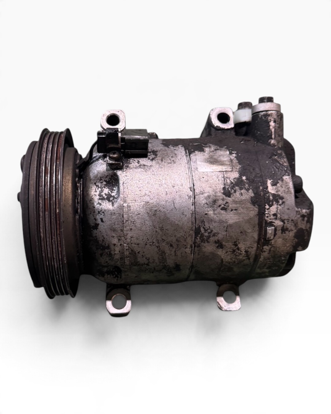 現物修理前の日産180SX／シルビア用エアコンコンプレッサー